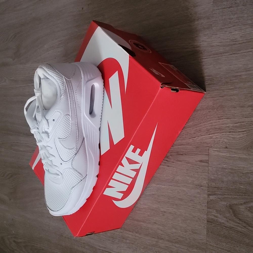 Nike woman's air max sc. Size 8